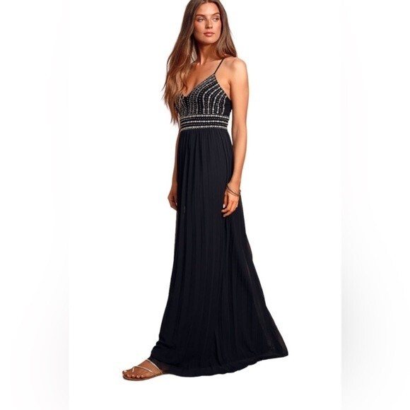 Lulu's Dresses & Skirts - Lulus Glamorous Gala Black Embroidered Maxi Dress Pleated Skirt Black Size XS
